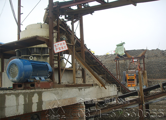 圆锥破碎机现场